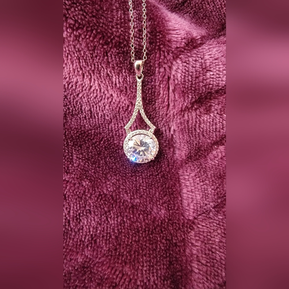 Elegant Sterling Silver Pendant Necklace And Matching Earrings